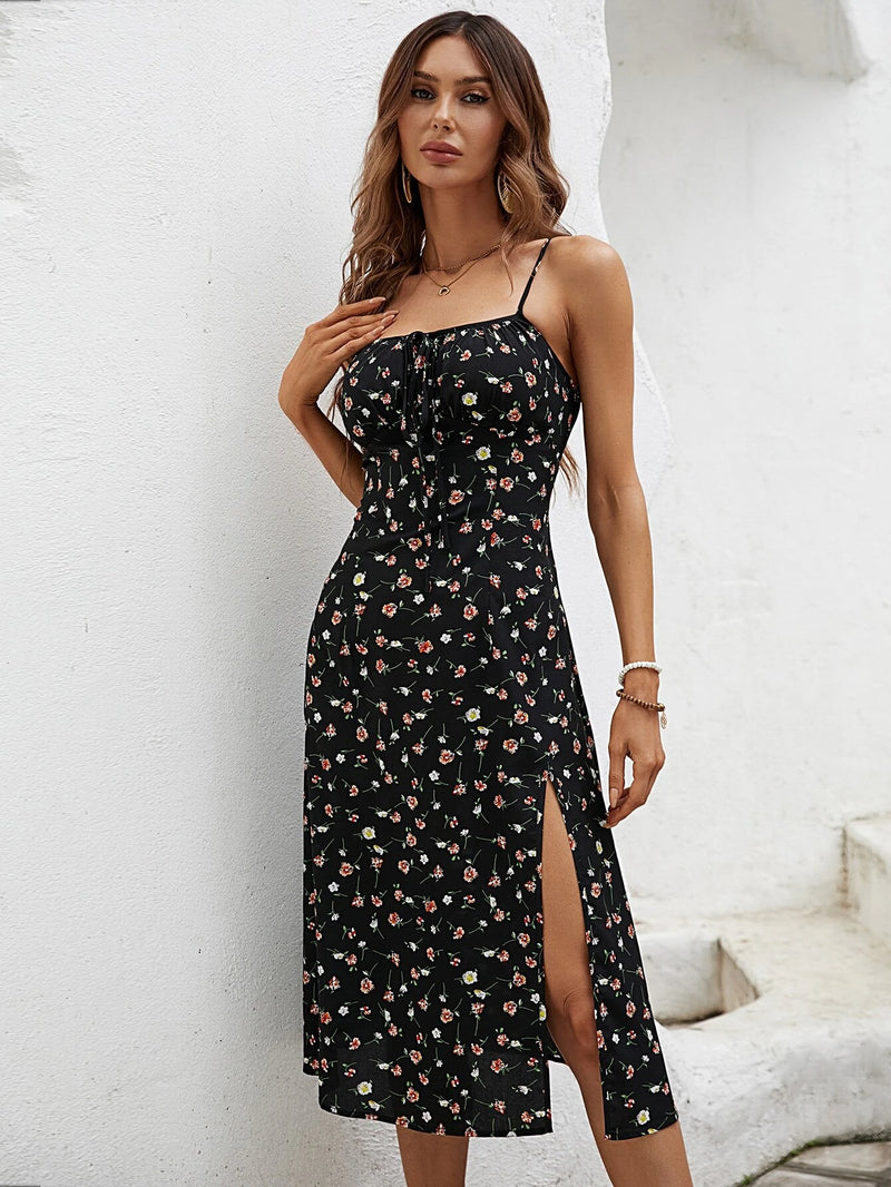 Vestido alcinha com nó frontal e estampa Floral Discreta com Fenda na Coxa